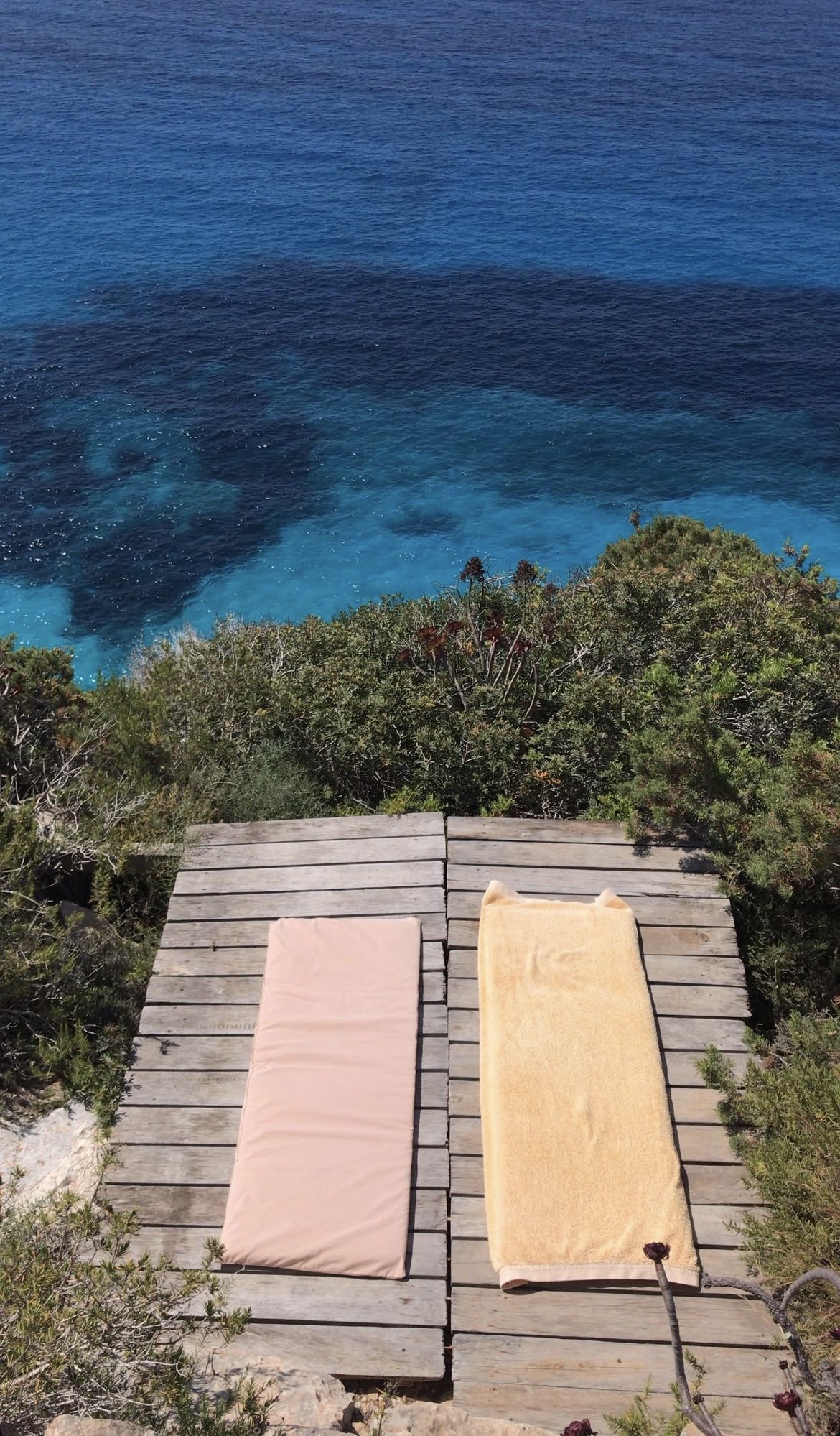 III — La plage
