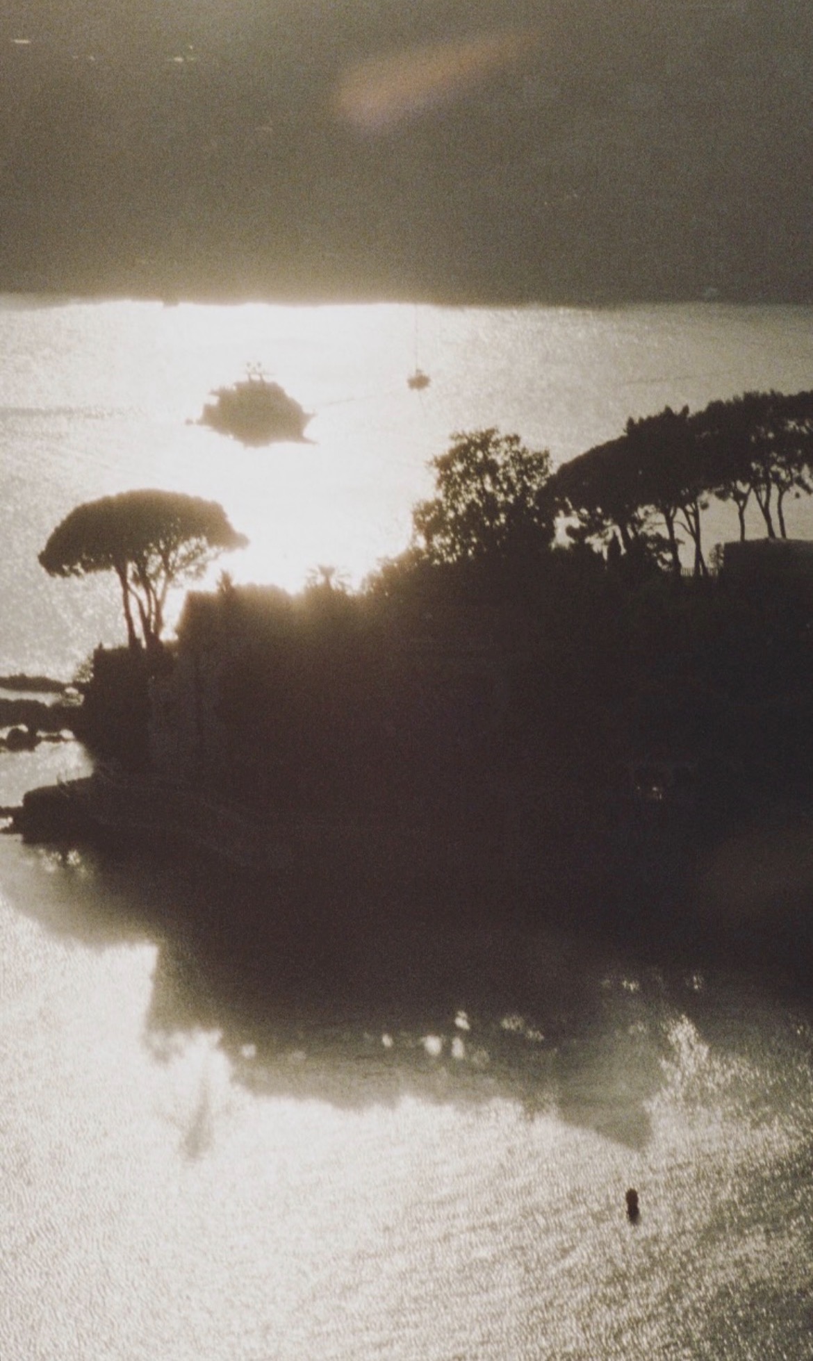 V — Le coucher de soleil